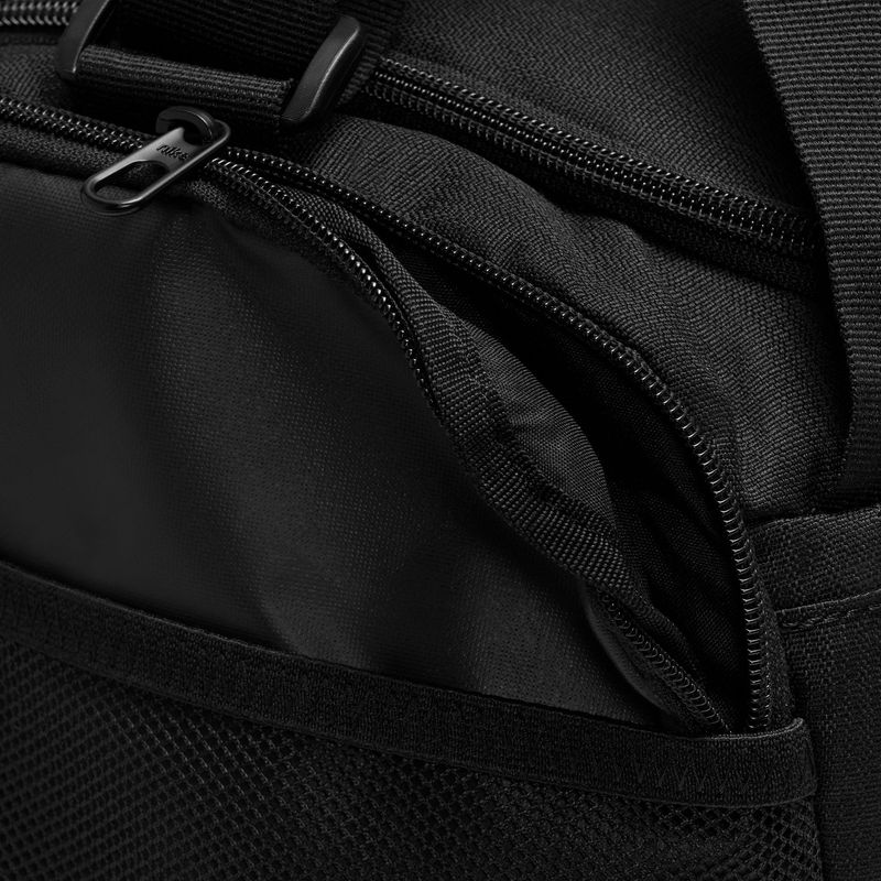 Maletin-nike-para-hombre-Nk-Brsla-Xs-Duff---9.5--25L--para-entrenamiento-color-negro.-Detalle-2