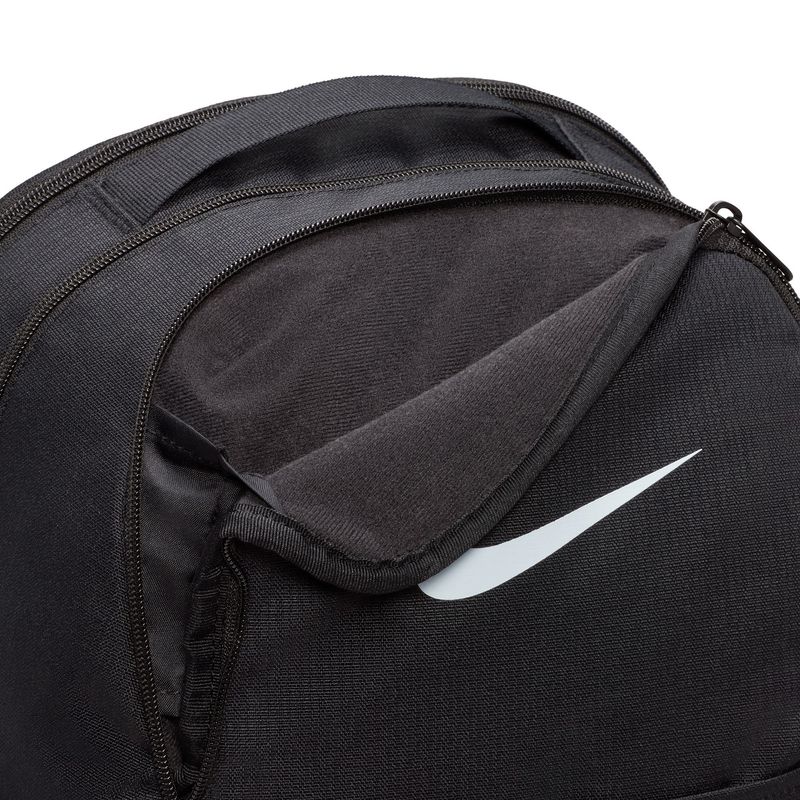 Morral-nike-para-hombre-Nk-Brsla-M-Bkpk---9.5--24L--para-entrenamiento-color-negro.-Detalle-2