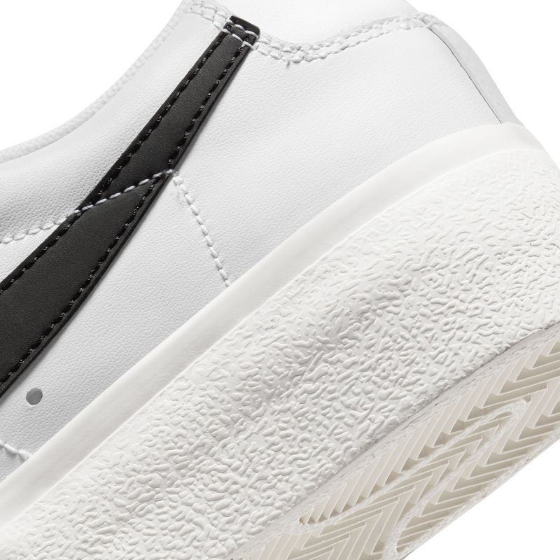 Tenis-nike-para-mujer-W-Blazer-Low-Platform-para-moda-color-blanco.-Detalle-2