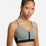 Top-nike-para-mujer-W-Nk-Df-Indy-V-Neck-Bra-para-entrenamiento-color-negro.-Zoom-Frontal-Sobre-Modelo