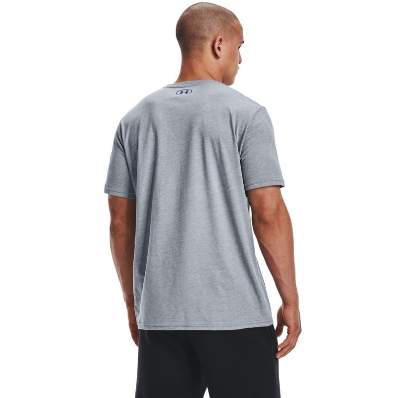 Camiseta-Manga-Corta-under-armour-para-hombre-Ua-Gl-Foundation-Ss-T-para-entrenamiento-color-gris.-Reverso-Sobre-Modelo