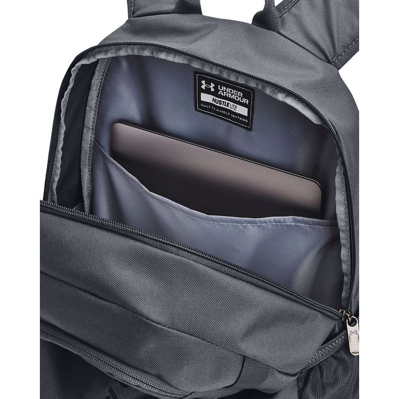 Morral-under-armour-para-hombre-Ua-Hustle-Lite-Backpack-para-entrenamiento-color-negro.-Almacenamiento