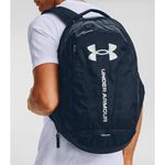 Morral-under-armour-para-hombre-Ua-Hustle-5.0-Backpack-para-entrenamiento-color-azul.-Reverso-En-Modelo