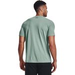 Camiseta-Manga-Corta-under-armour-para-hombre-Ua-Sportstyle-Lc-Ss-para-entrenamiento-color-amarillo.-Reverso-Sobre-Modelo