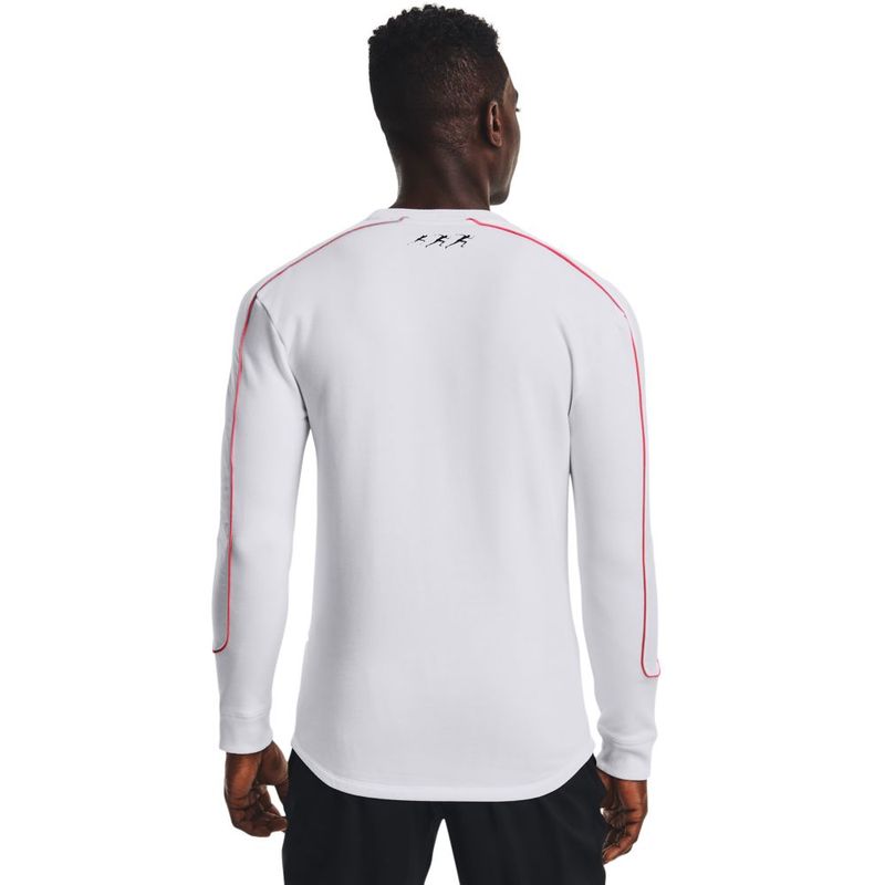 Camiseta-Manga-Larga-under-armour-para-hombre-Ua-Run-Anywhere-Ls-V2-para-correr-color-blanco.-Reverso-Sobre-Modelo