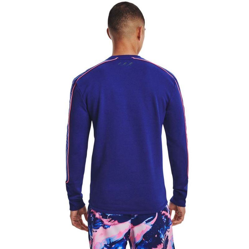 Camiseta-Manga-Larga-under-armour-para-hombre-Ua-Run-Anywhere-Ls-V2-para-correr-color-azul.-Reverso-Sobre-Modelo