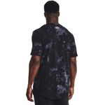 Camiseta-Manga-Corta-under-armour-para-hombre-Ua-Pjt-Rock-Ip-Statement-Ss-para-entrenamiento-color-negro.-Reverso-Sobre-Modelo