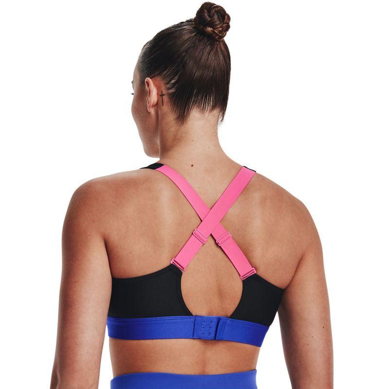 Top-under-armour-para-mujer-Ua-Infinity-High-Harness-Bra-para-entrenamiento-color-morado.-Reverso-Sobre-Modelo