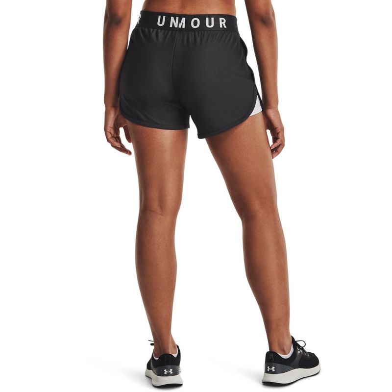 Pantaloneta-under-armour-para-mujer-Play-Up-5In-Shorts-para-entrenamiento-color-negro.-Reverso-Sobre-Modelo