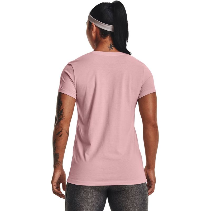 Camiseta-Manga-Corta-under-armour-para-mujer-Live-Sportstyle-Graphic-Ssc-para-entrenamiento-color-rojo.-Reverso-Sobre-Modelo