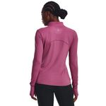 Camiseta-Manga-Larga-under-armour-para-mujer-Ua-Qualifier-Run-2.0-1-2-Zip-para-correr-color-rosado.-Reverso-Sobre-Modelo