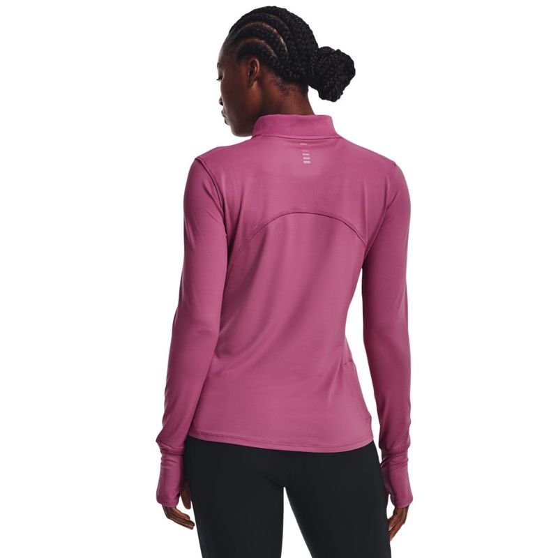Camiseta-Manga-Larga-under-armour-para-mujer-Ua-Qualifier-Run-2.0-1-2-Zip-para-correr-color-rosado.-Reverso-Sobre-Modelo