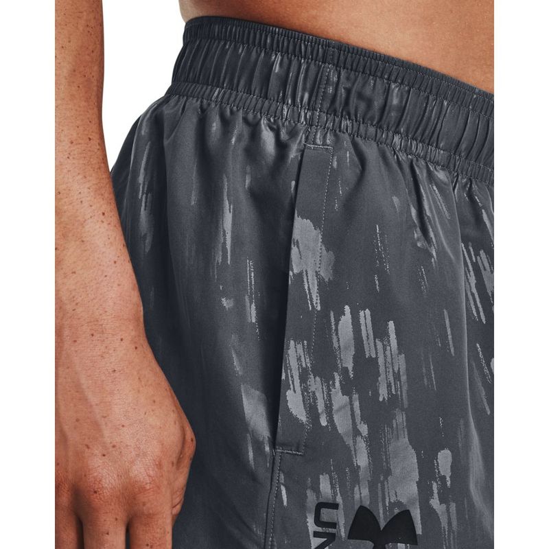 Pantaloneta-under-armour-para-hombre-Ua-Woven-Emboss-Shorts-para-entrenamiento-color-negro.-Detalle-Sobre-Modelo-1