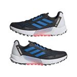 Tenis-adidas-para-hombre-Terrex-Agravic-Flow-2-para-outdoor-color-negro.-Par-Laterales