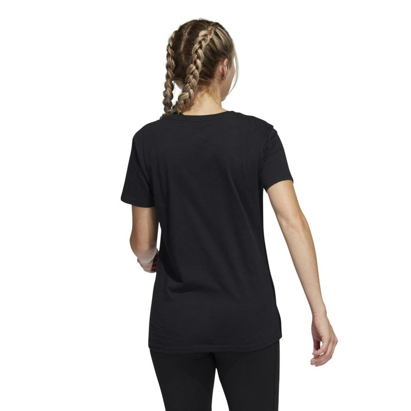 Camiseta-Manga-Corta-adidas-para-mujer-W-Basic-Bos-Tee-para-moda-color-negro.-Reverso-Sobre-Modelo