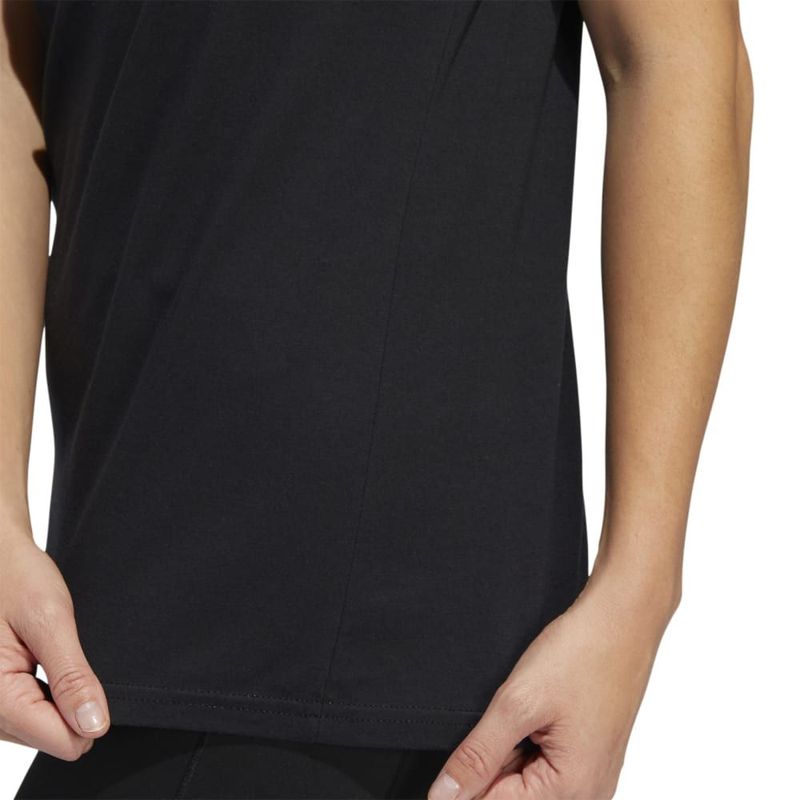 Camiseta-Manga-Corta-adidas-para-mujer-W-Basic-Bos-Tee-para-moda-color-negro.-Detalle-2