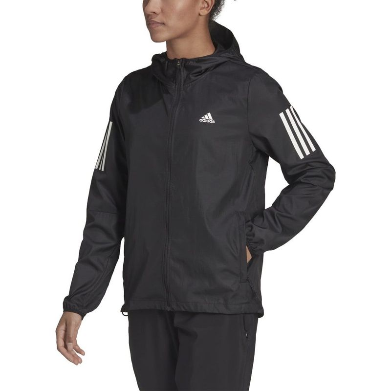 Chaqueta-adidas-para-mujer-Otr-Windbreaker-para-correr-color-negro.-Zoom-Frontal-Sobre-Modelo