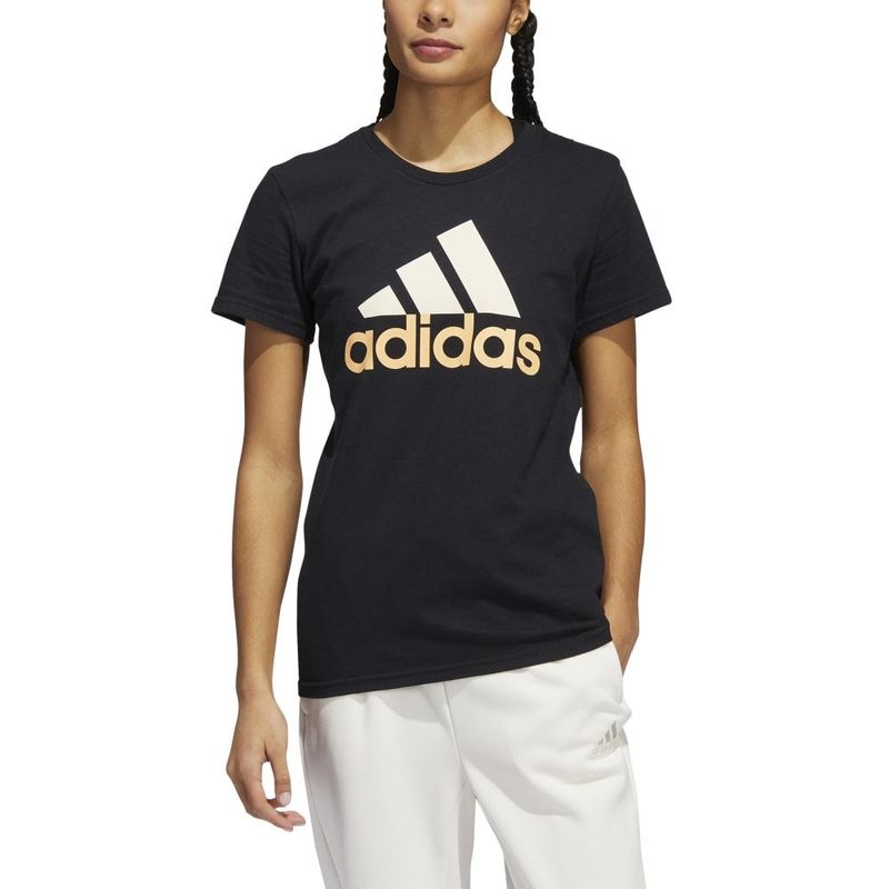 Camiseta-Manga-Corta-adidas-para-mujer-W-Basic-Bos-Tee-para-moda-color-negro.-Zoom-Frontal-Sobre-Modelo