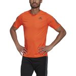 Camiseta-Manga-Corta-adidas-para-hombre-Run-Icon-Tee-para-correr-color-naranja.-Zoom-Frontal-Sobre-Modelo