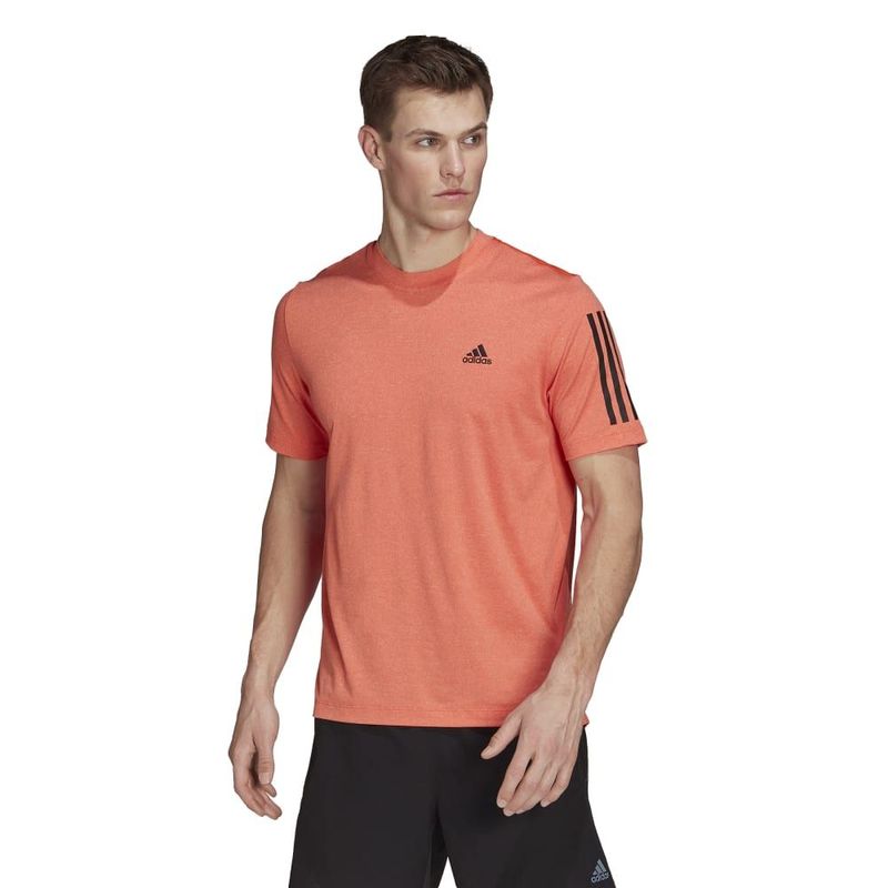 Camiseta-Manga-Corta-adidas-para-hombre-T365-Tee-para-entrenamiento-color-naranja.-Frente-Sobre-Modelo