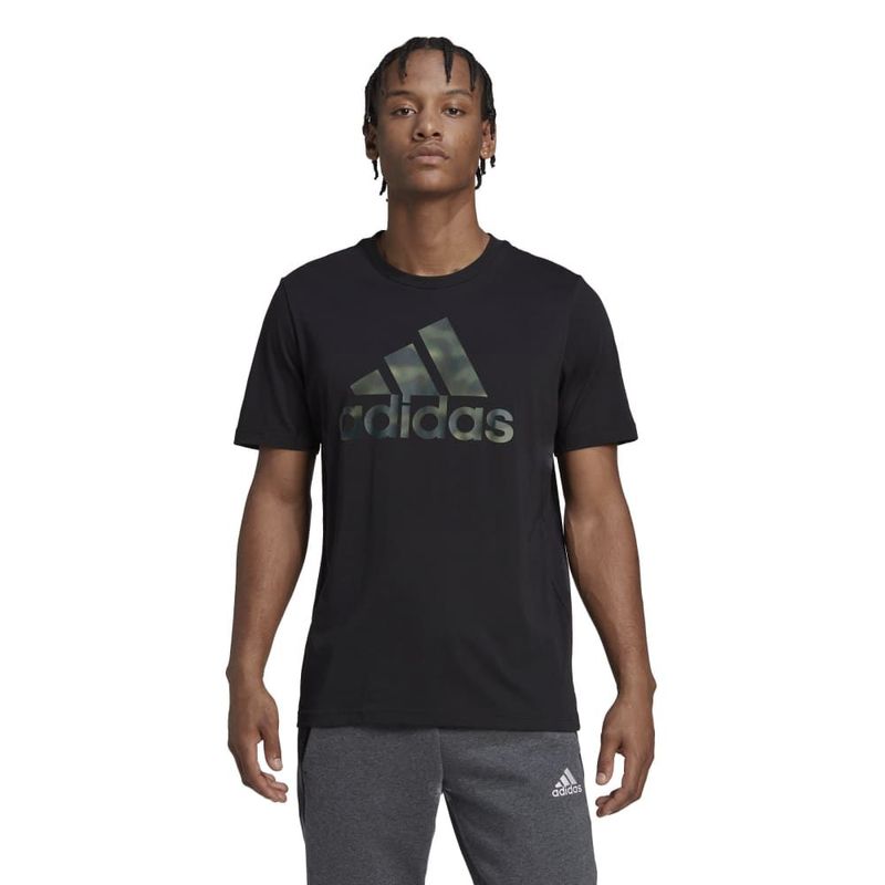 Camiseta-Manga-Corta-adidas-para-hombre-M-Camo-T-para-moda-color-negro.-Frente-Sobre-Modelo