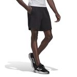 Pantaloneta-adidas-para-hombre-Yo-Short-para-entrenamiento-color-negro.-Modelo-En-Movimiento