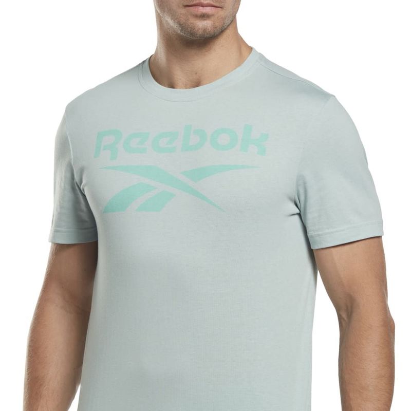 Camiseta-Manga-Corta-reebok-para-hombre-Ri-Big-Logo-Tee-para-entrenamiento-color-gris.-Detalle-Sobre-Modelo-1