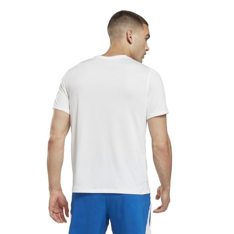 Camiseta-Manga-Corta-reebok-para-hombre-Running--Ss--Graphic-Tee-para-correr-color-blanco.-Reverso-Sobre-Modelo
