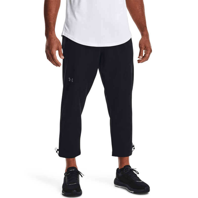Pantalon-under-armour-para-hombre-Ua-Unstoppable-Crop-Pant-para-entrenamiento-color-negro.-Frente-Sobre-Modelo