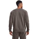 Buzo-under-armour-para-hombre-Ua-Rival-Fleece-Crew-para-entrenamiento-color-cafe.-Reverso-Sobre-Modelo