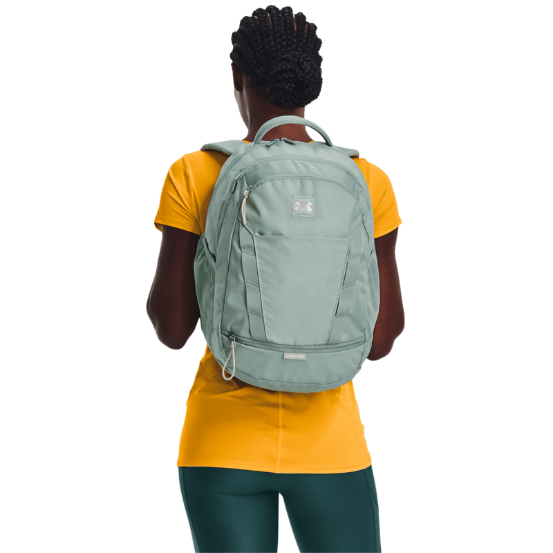 Morral-under-armour-para-mujer-Ua-Hustle-Signature-Backpack-para-entrenamiento-color-morado.-Reverso-Sin-Modelo