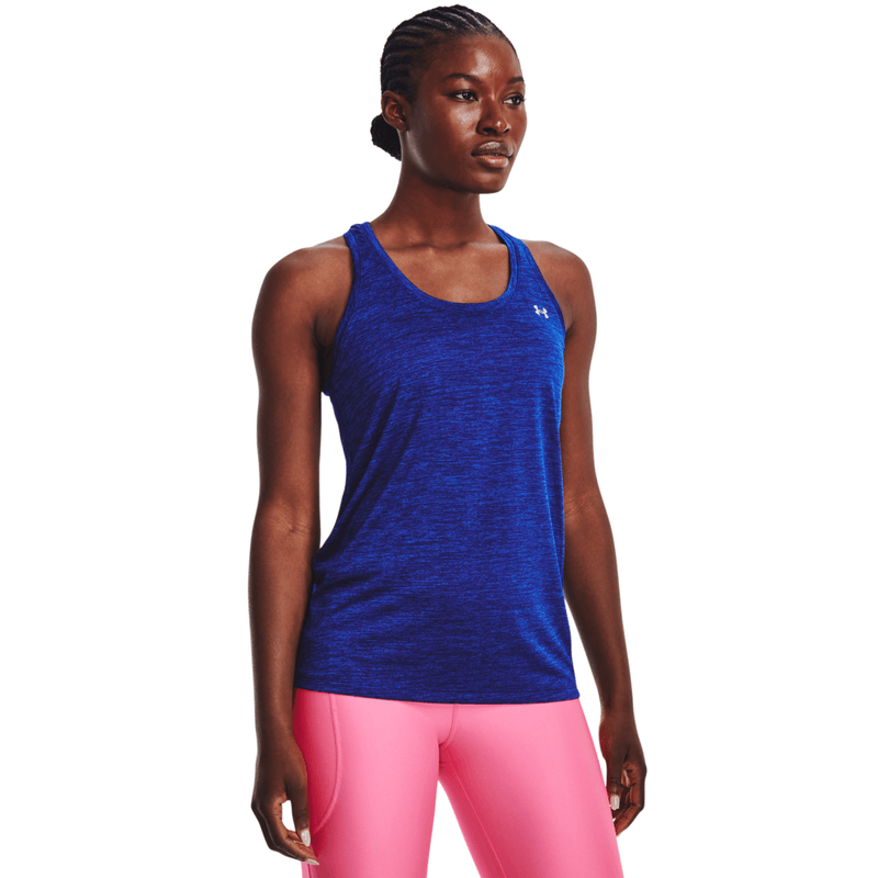 Camiseta-Manga-Sisa-under-armour-para-mujer-Tech-Tank---Twist-para-entrenamiento-color-azul.-Frente-Sobre-Modelo