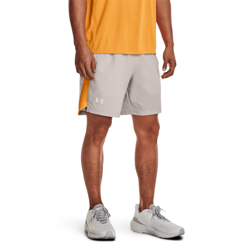 Pantaloneta-under-armour-para-hombre-Ua-Launch-7-Short-para-correr-color-morado.-Frente-Sobre-Modelo