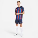 Camiseta-De-Equipo-nike-para-hombre-Fcb-M-Nk-Df-Stad-Jsy-Ss-Hm-para-futbol-color-azul.-Outfit-Completo