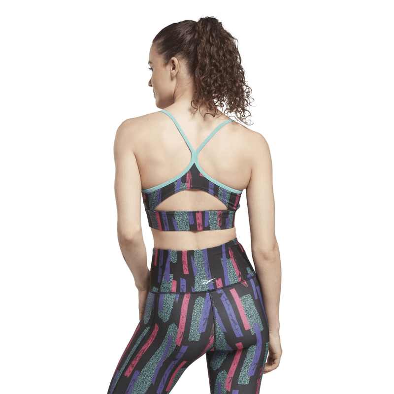 Top-reebok-para-mujer-Myt-Aop-Bra-para-entrenamiento-color-rosado.-Reverso-Sobre-Modelo