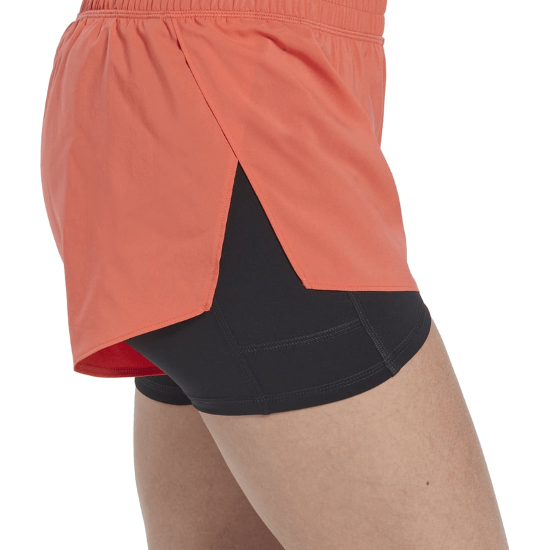 Pantaloneta-reebok-para-mujer-Wor-Run-2-In-1-Short-para-correr-color-naranja.-Detalle-Sobre-Modelo-1