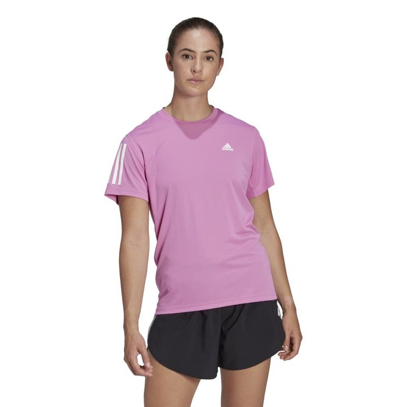 Camiseta-Manga-Corta-adidas-para-mujer-Own-The-Run-Tee-para-correr-color-morado.-Frente-Sobre-Modelo