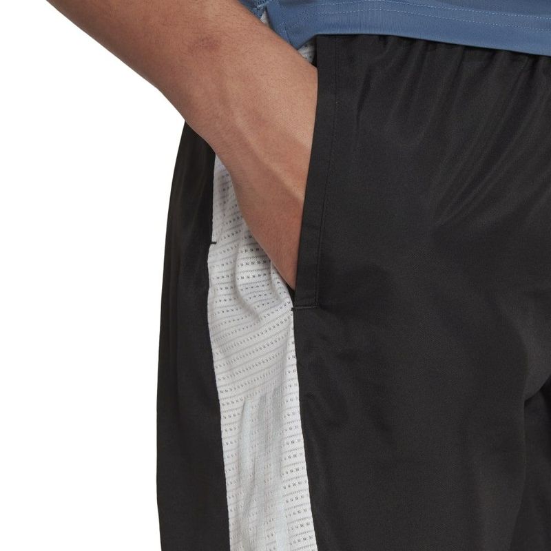 Pantaloneta-adidas-para-hombre-Own-The-Run-Sho-para-correr-color-negro.-Detalle-1