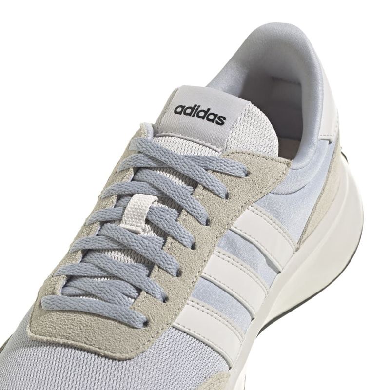Tenis-adidas-para-hombre-Run-70S-para-correr-color-gris.-Detalle-1