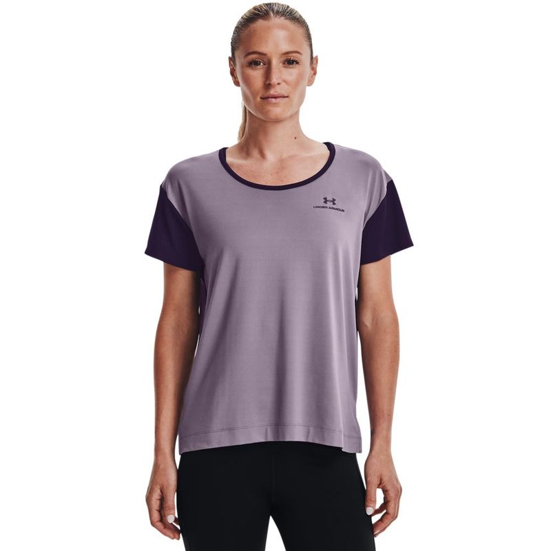 Camiseta-Manga-Corta-under-armour-para-mujer-Ua-Rush-Energy-Novelty-Ss-para-entrenamiento-color-morado.-Frente-Sobre-Modelo