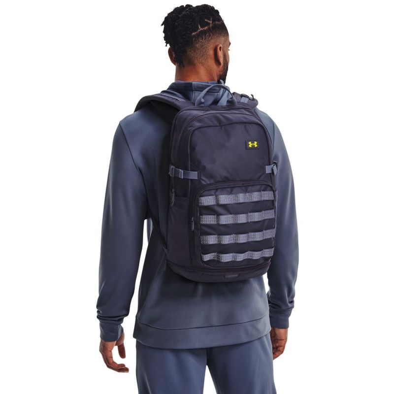 Morral-under-armour-para-hombre-Ua-Triumph-Sport-Backpack-para-entrenamiento-color-morado.-Reverso-Sin-Modelo