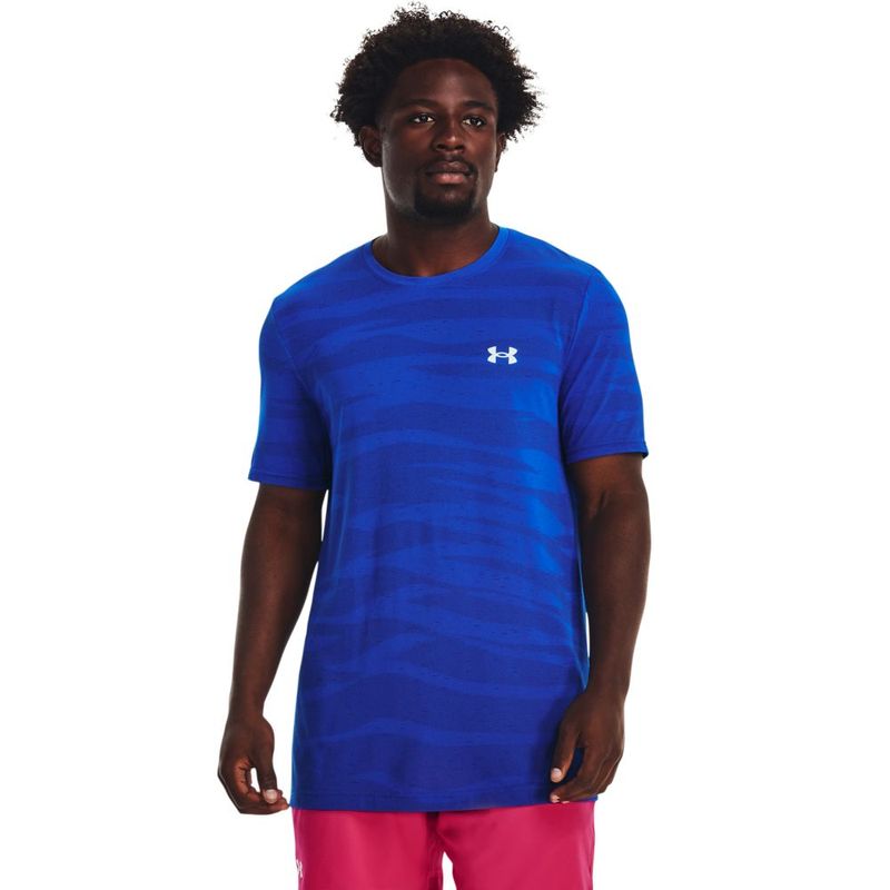 Camiseta-Manga-Corta-under-armour-para-hombre-Ua-Seamless-Novelty-Ss-para-entrenamiento-color-azul.-Frente-Sobre-Modelo