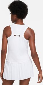 Camiseta-Manga-Sisa-nike-para-mujer-W-Nkct-Victory-Tank-para-tenis-color-blanco.-Reverso-Sobre-Modelo