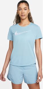 Camiseta-Manga-Corta-nike-para-mujer-W-Nk-Swoosh-Run-Ss-Top-para-correr-color-azul.-Frente-Sobre-Modelo