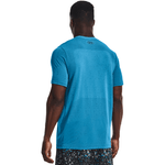 Camiseta-Manga-Corta-under-armour-para-hombre-Ua-Seamless-Ss-para-entrenamiento-color-azul.-Reverso-Sobre-Modelo