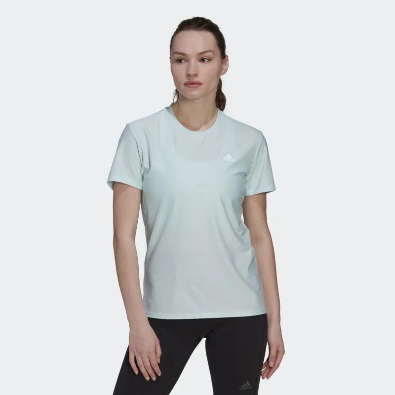 Camiseta-Manga-Corta-adidas-para-mujer-Adi-Runner-Tee-para-correr-color-azul.-Frente-Sobre-Modelo