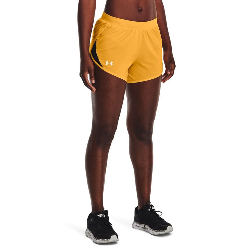 Pantaloneta-under-armour-para-mujer-Ua-Fly-By-2.0-Short-para-correr-color-amarillo.-Frente-Sobre-Modelo