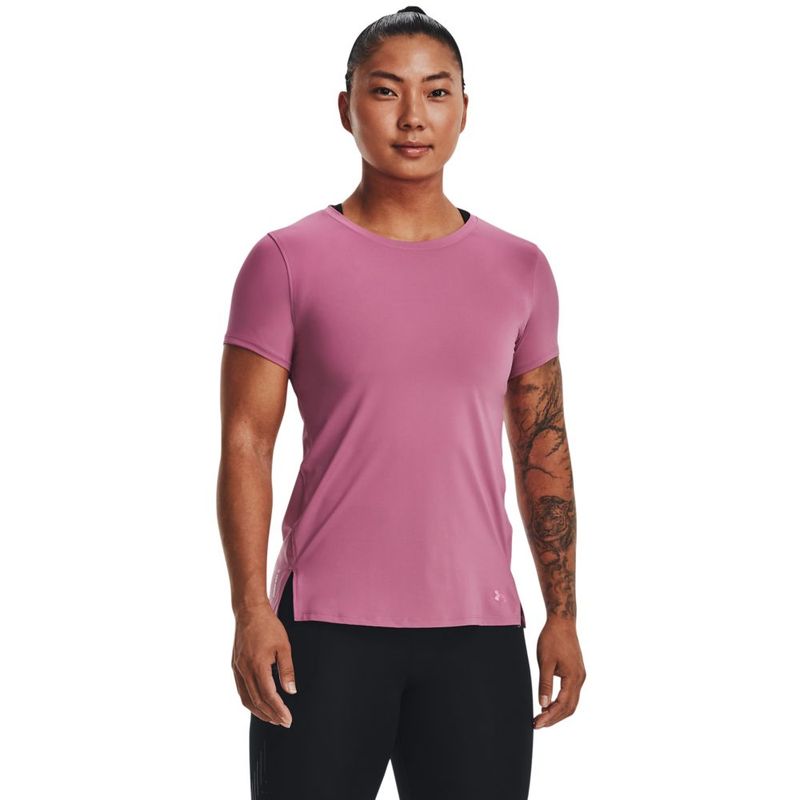 Camiseta-Manga-Corta-under-armour-para-mujer-Ua-Isochill-Run-Laser-Tee-para-correr-color-rosado.-Frente-Sobre-Modelo