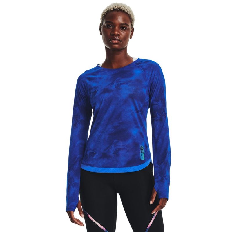 Camiseta-Manga-Larga-under-armour-para-mujer-Ua-Run-Anywhere-Streaker-Ls-para-correr-color-azul.-Frente-Sobre-Modelo