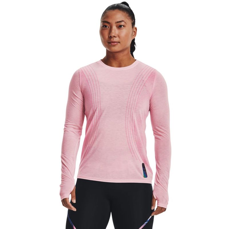 Camiseta-Manga-Corta-under-armour-para-mujer-Ua-Run-Anywhere-Breeze-Ls-para-correr-color-rosado.-Frente-Sobre-Modelo